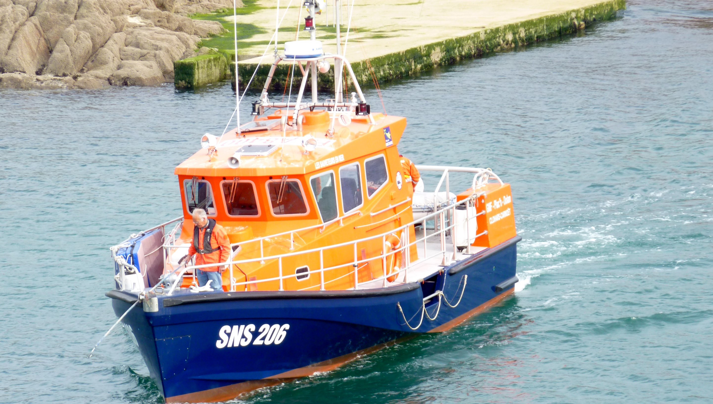 SNSM's 8,000 volunteers work a fleet of 450 rescue boats throughout France. Image: Wikimedia Commons Image:SNSM's 8,000 volunteers work a fleet of 450 rescue boats throughout France. Image: Wikimedia Commons
