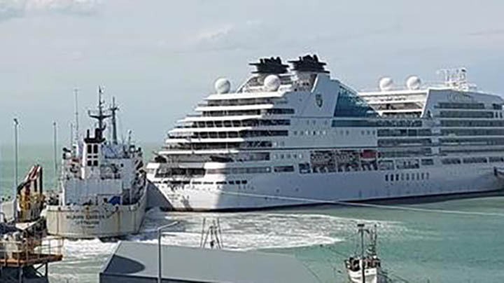 The Bahamas-flagged Seabourn Encore after it broke free from bollards at Tiramu port. Image: YouTube Image:The Bahamas-flagged Seabourn Encore after it broke free from bollards at Tiramu port. Image: YouTube
